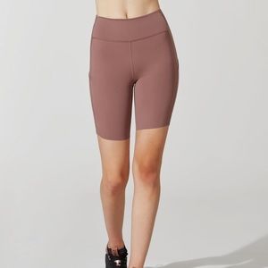 Lululemon Barry’s bootcamp bike short 8 nwot green